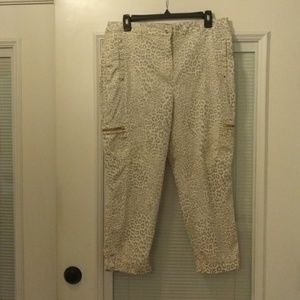 Chico's crop cotton blend white gray leopard pants. Size 1.5
